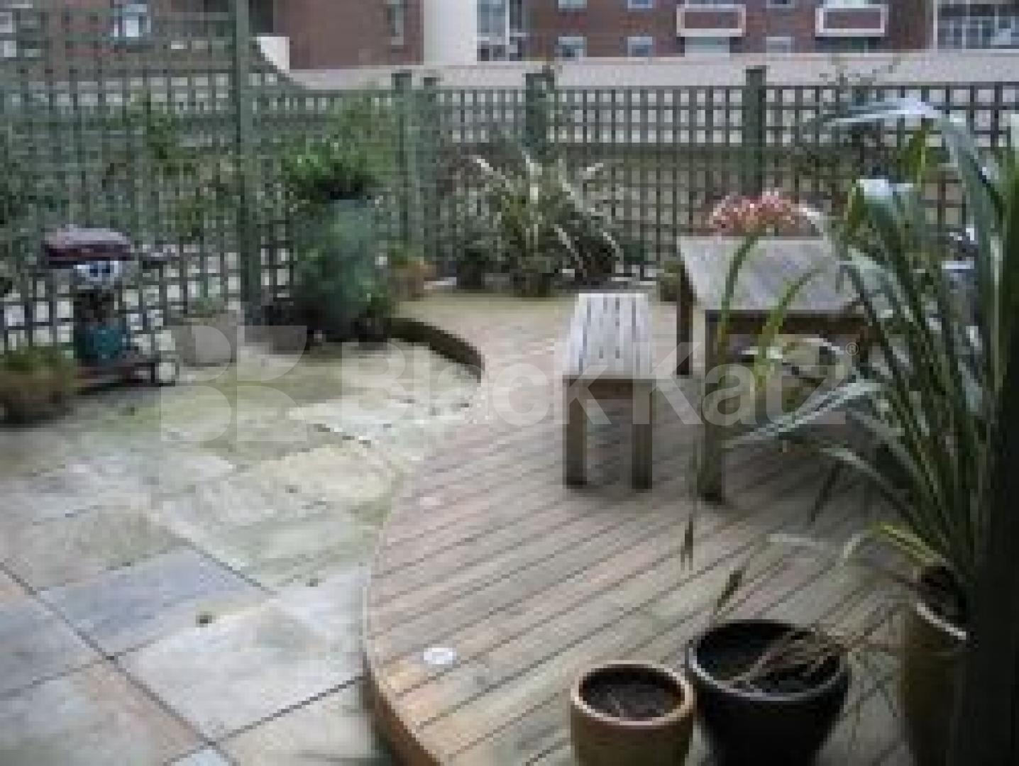 			Must be seen, 2 Bedroom, 1 bath, 1 reception Flat			 Hanway Place, SOHO/WEST END W1